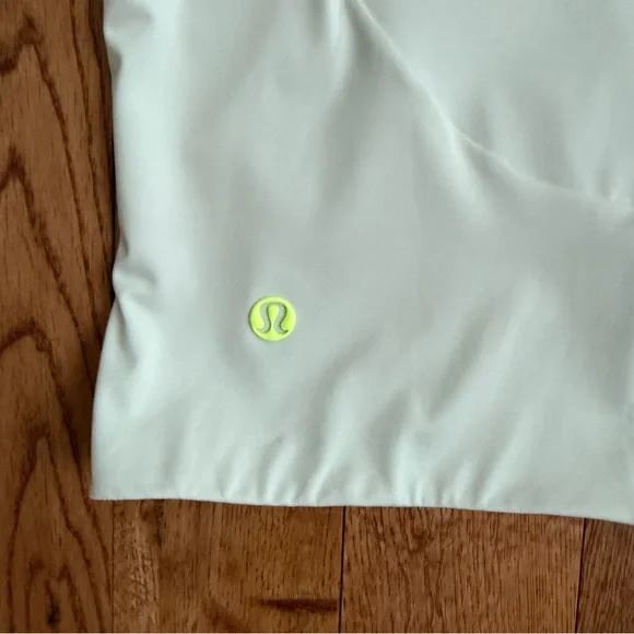 Lululemon NWT Tight-Fit Lined T-Shirt size M - Picture 6 of 10